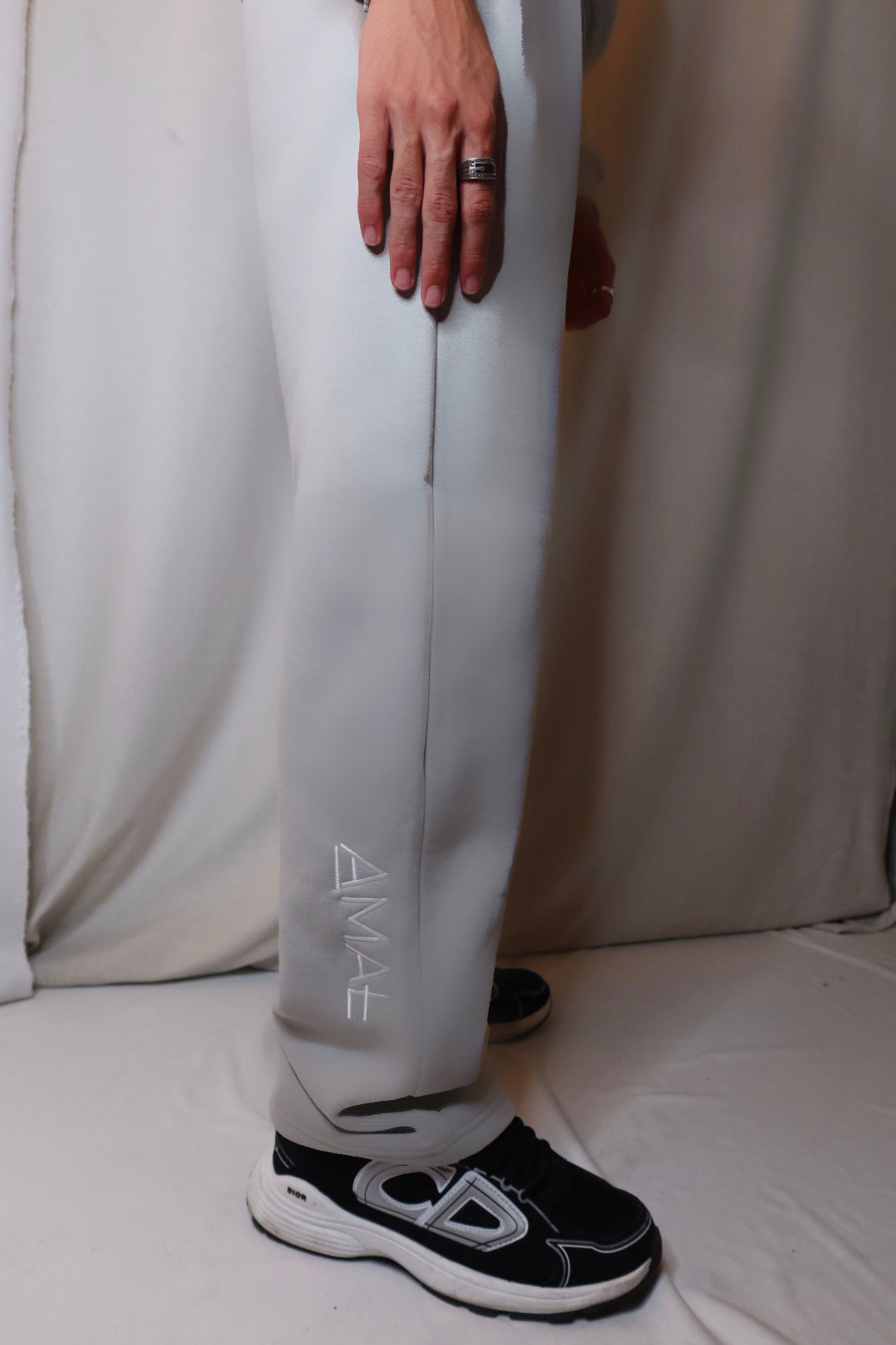 GREY OPENLEAG JOGGER