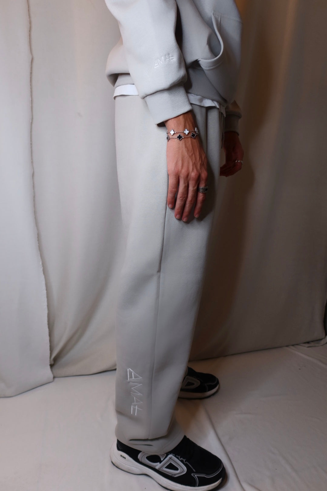 GREY OPENLEAG JOGGER