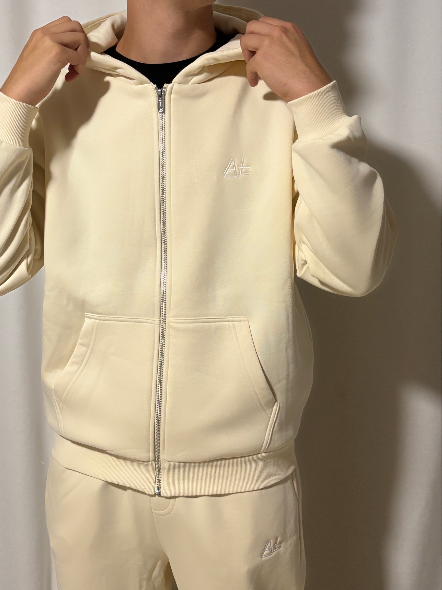 BEIGE ZIPHOODIE