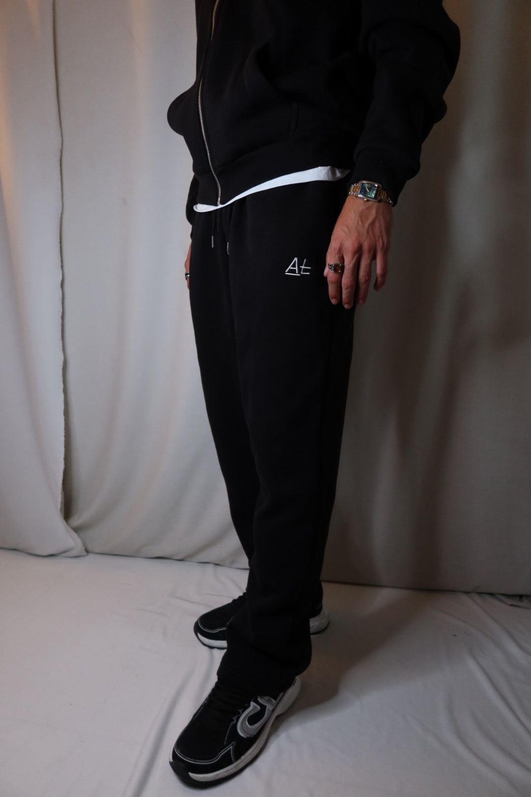 BLACK OPENLEAG JOGGER
